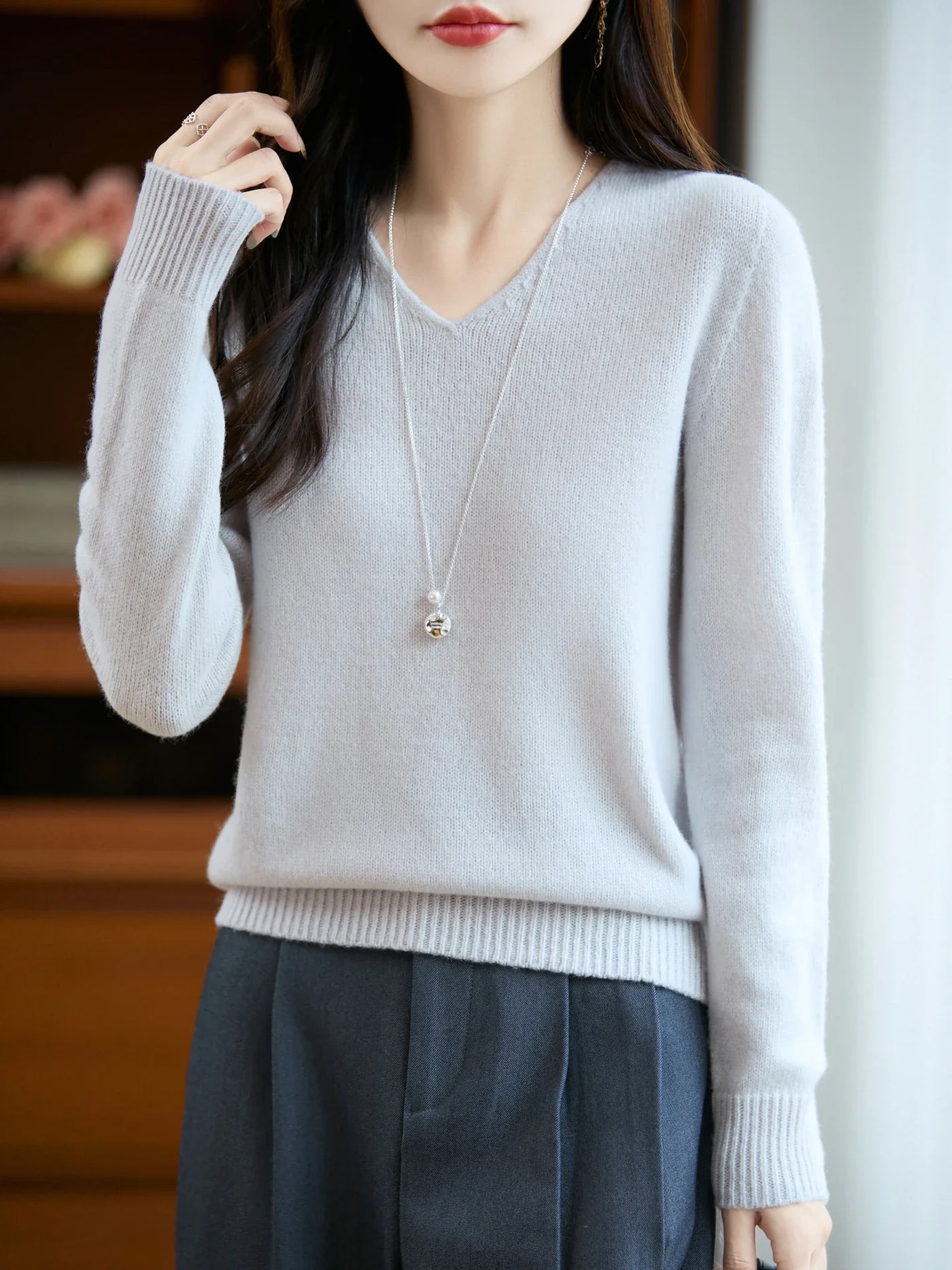 Lucie | Luxurious Cashmere Blend V-Neck Sweater